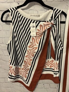 NWT* Abercrombie & Fitch Women’s size Medium 2 piece set